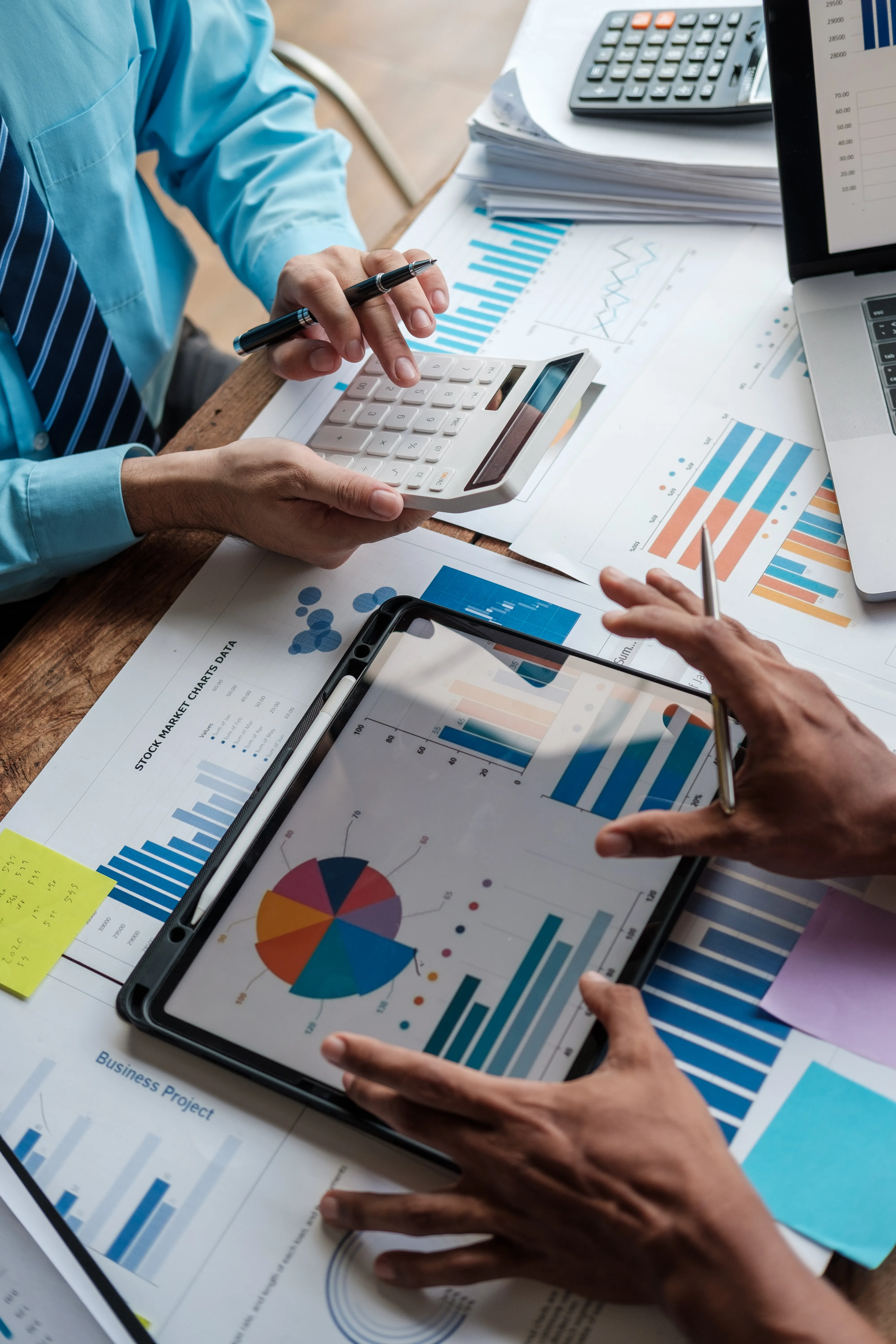 Gr�fico explicativo ERP vs. Excel destacando los beneficios de sistemas ERP sobre gesti�n manual dentro de las empresas.